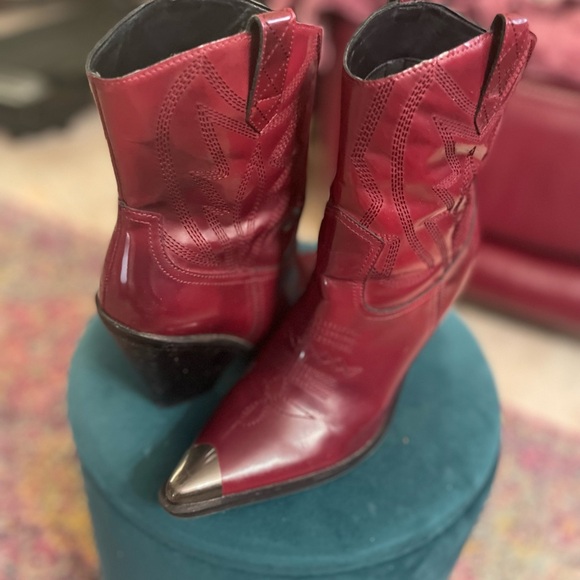 Gianni Bini Burgundy Leather Heeled Boots - Picture 3 of 6